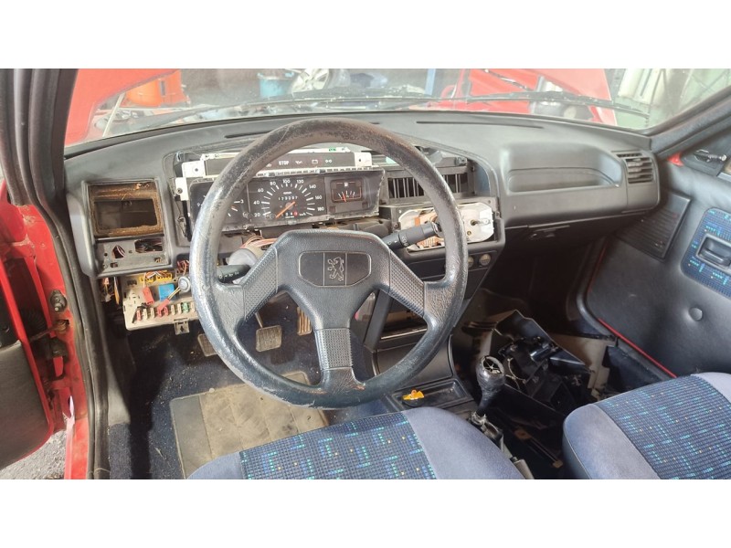 peugeot 205 berlina del año 1996