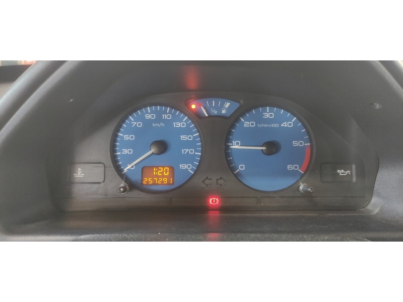 peugeot 106 (s2) del año 2000