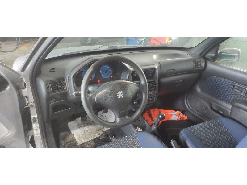 peugeot 106 (s2) del año 2000