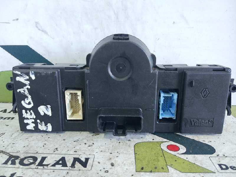 Recambio de mando climatizador para renault megane ii berlina 3p referencia OEM IAM 8200501456  