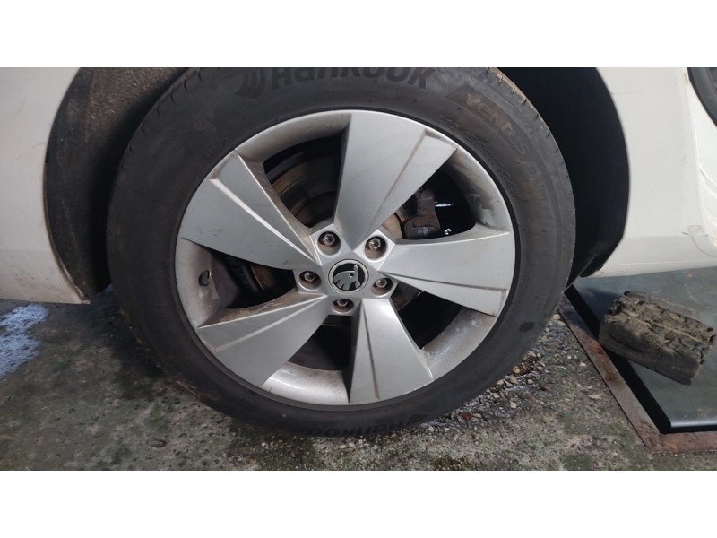 Recambio de llanta para skoda superb (3v3) 2.0 tdi referencia OEM IAM   