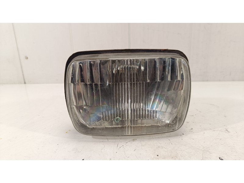 Recambio de faro derecho para seat 133 l referencia OEM IAM   
