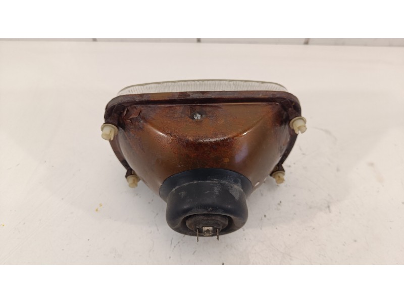 Recambio de faro derecho para seat 133 l referencia OEM IAM   