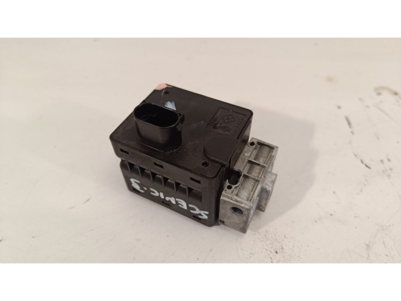 Recambio de modulo electronico para renault scenic iii emotion referencia OEM IAM 8200604932  