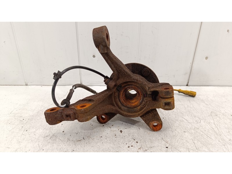 Recambio de mangueta delantera derecha para ford fiesta (cb1) titanium referencia OEM IAM   