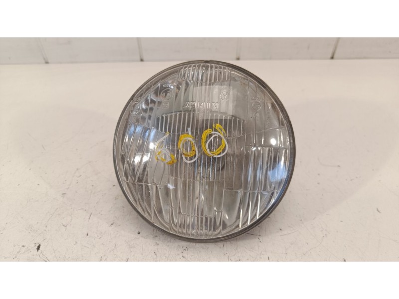 Recambio de faro derecho para seat 600 referencia OEM IAM   