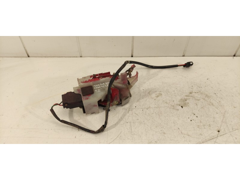 Recambio de cerradura puerta trasera izquierda para mazda 323 berlina c/f/s (ba) 1.5 16v cat referencia OEM IAM   