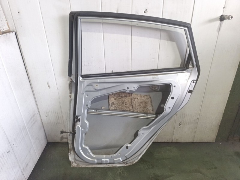 Recambio de puerta trasera derecha para ford fiesta (cb1) ambiente referencia OEM IAM   