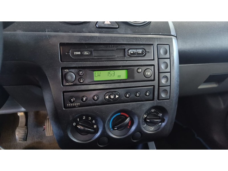 ford fiesta (cbk) del año 2002
