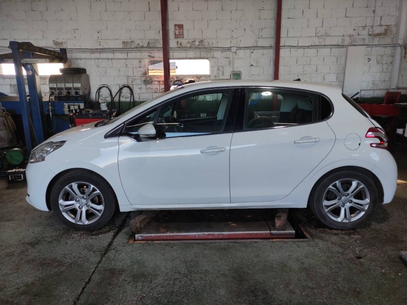 peugeot 208 del año 2015