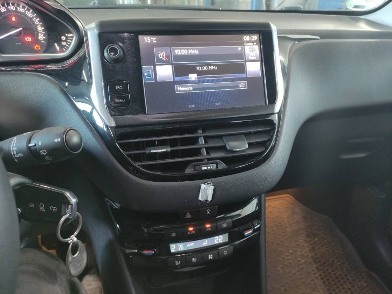 peugeot 208 del año 2015