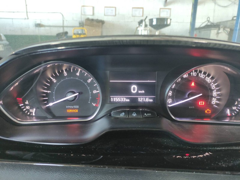 peugeot 208 del año 2015