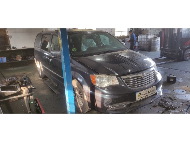 lancia voyager (404) del año 2014