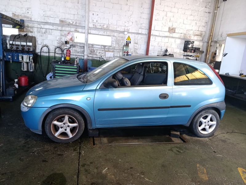 opel corsa c (x01) del año 2000