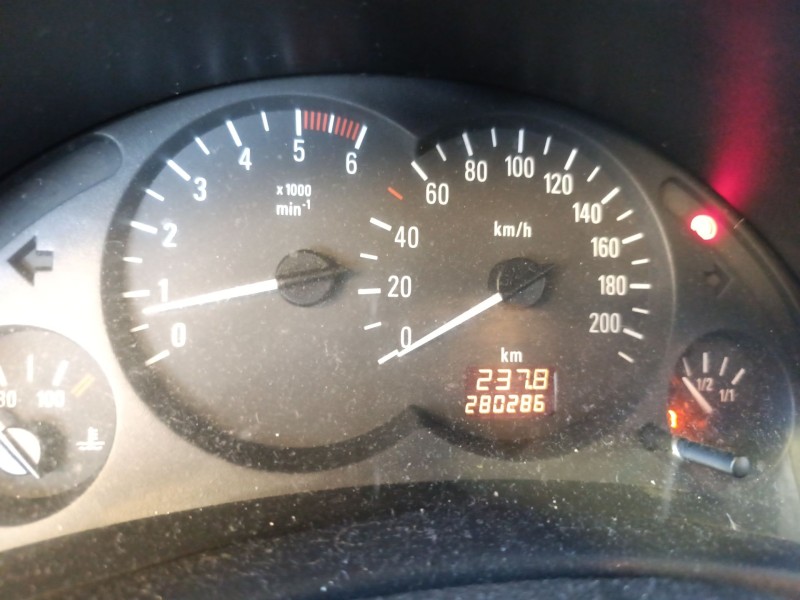opel corsa c (x01) del año 2000