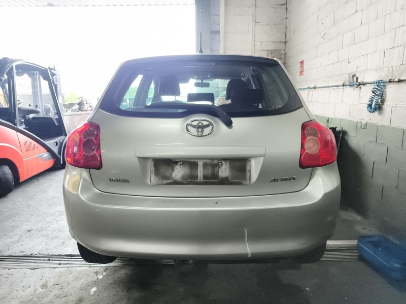 toyota auris (_e15_) del año 2009